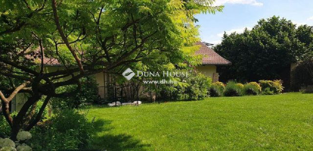 Eladó családi ház, Leányfaluban 199 M Ft, 9 szobás