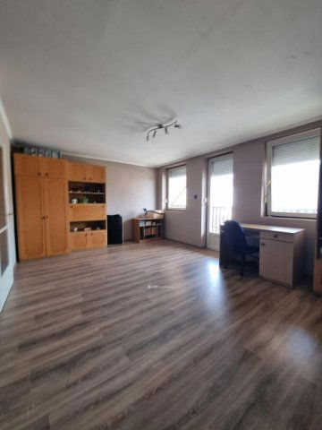 Eladó családi ház, Pápán 57 M Ft, 4 szobás