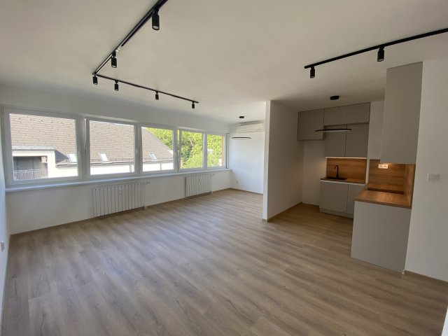 Eladó téglalakás, Nyíregyházán, Nyár utcában 105 M Ft