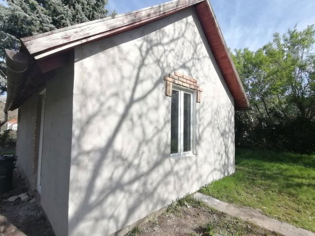 Eladó családi ház, Velencén 42.9 M Ft, 1 szobás