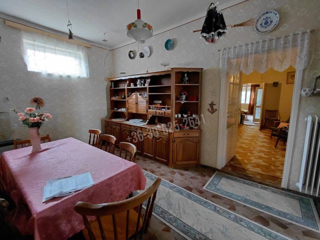 Eladó családi ház, Nagynyárádon 18.5 M Ft, 4+1 szobás