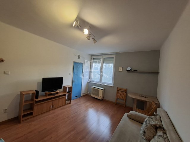 Eladó téglalakás, Kecskeméten 32.5 M Ft, 1 szobás