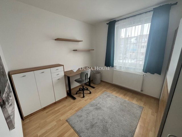 Kiadó téglalakás, albérlet, Debrecenben 280 E Ft / hó, 3 szobás