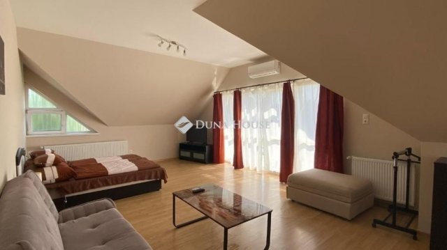 Eladó nyaraló, Balatonfűzfőn 460 M Ft, 14 szobás