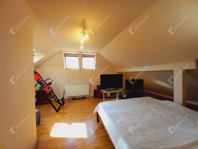 Eladó családi ház, Szolnokon 165 M Ft, 6 szobás