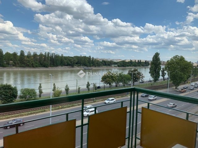 Eladó téglalakás, Budapesten, II. kerületben 93 M Ft, 1 szobás