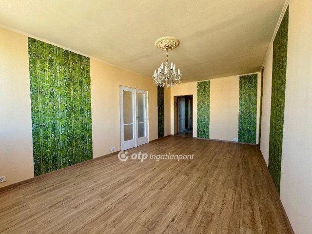 Eladó panellakás, Debrecenben 79.9 M Ft, 2 szobás