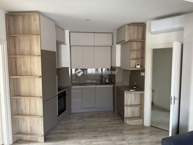 Kiadó téglalakás, albérlet, Pécsett 270 E Ft / hó, 3 szobás