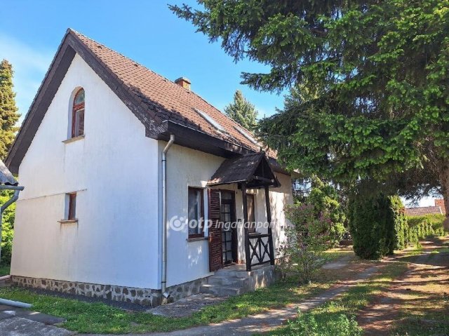 Eladó családi ház, Veszprémben 98 M Ft, 6 szobás