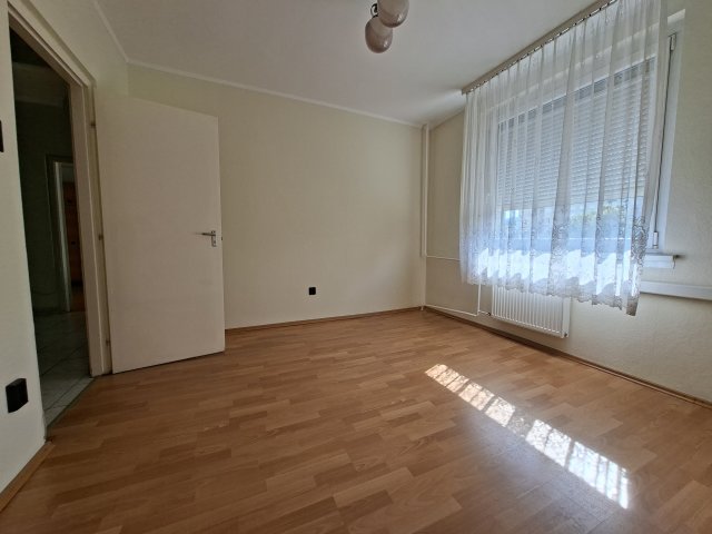 Eladó panellakás, Budapesten, III. kerületben 64.99 M Ft