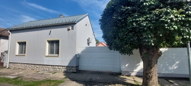 Eladó családi ház, Dombóváron 49.5 M Ft, 2+1 szobás