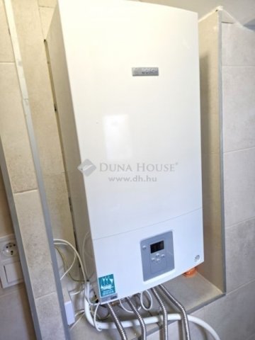 Eladó téglalakás, Pécsett 109.9 M Ft, 4 szobás