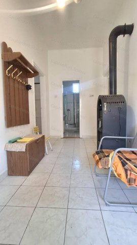 Eladó családi ház, Újszászon 30 M Ft, 3 szobás