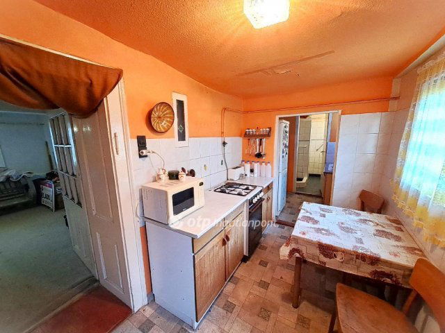 Eladó családi ház, Szolnokon 16.8 M Ft, 2 szobás