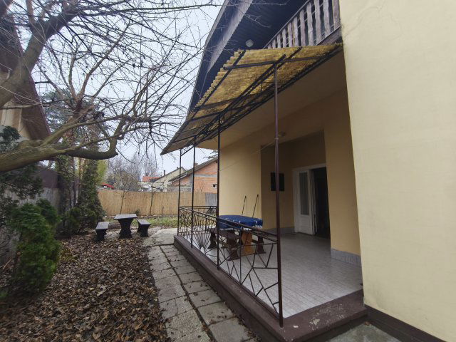 Eladó családi ház, Balatonlelleén 239 M Ft, 8 szobás