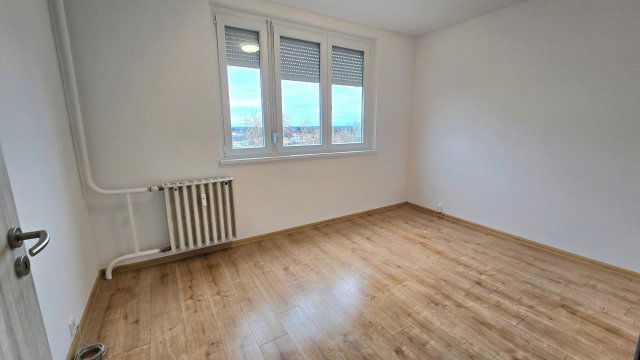 Eladó panellakás, Kecskeméten 44.9 M Ft, 1+2 szobás