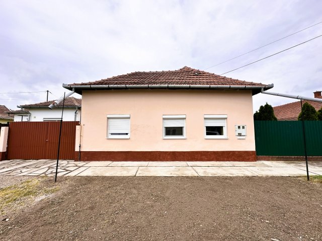 Eladó családi ház, Mezőkovácsházán 12.5 M Ft, 4 szobás
