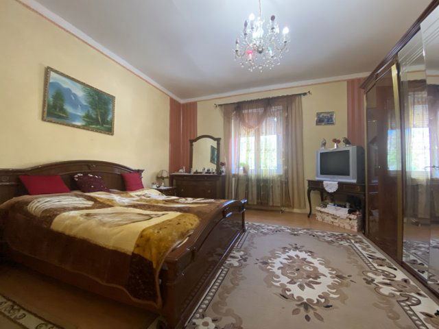 Eladó családi ház, Pécsett 79.9 M Ft, 4 szobás