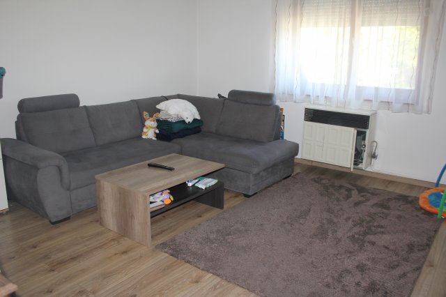 Eladó családi ház, Zsebeházán 33 M Ft, 2 szobás