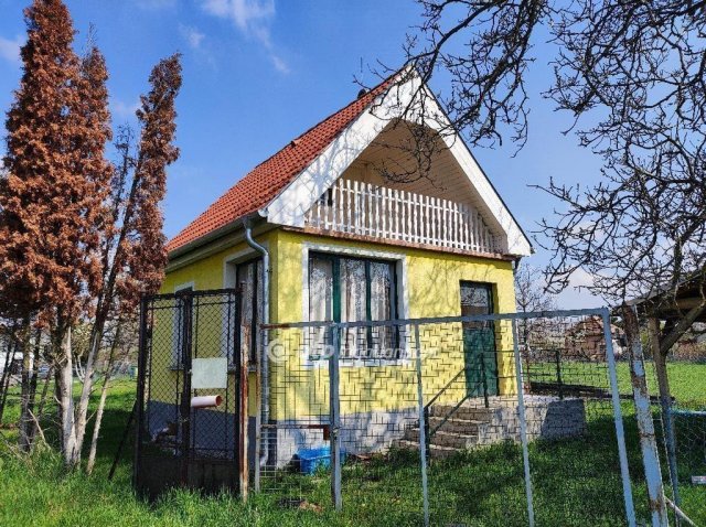 Eladó nyaraló, Győrött 16 M Ft, 2 szobás / költözzbe.hu