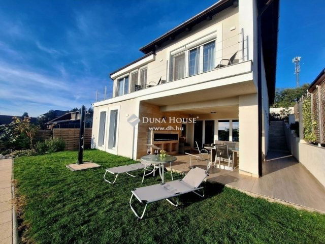 Eladó családi ház, Szadán 265 M Ft, 6 szobás