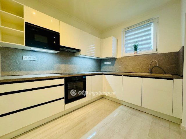 Eladó panellakás, Debrecenben 74.9 M Ft, 2 szobás