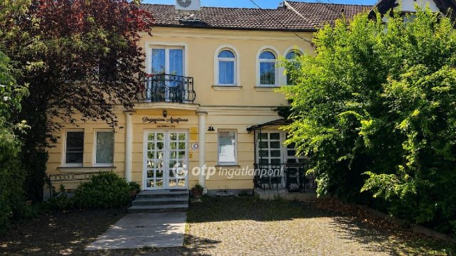 Eladó családi ház, Egerben 149 M Ft, 7 szobás
