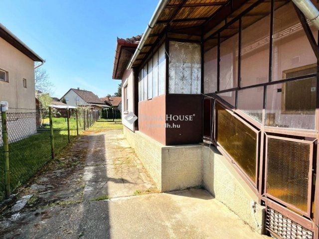Eladó családi ház, Tápiószecsőn 36.9 M Ft, 2 szobás