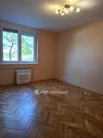 Eladó téglalakás, Gyulán 31.5 M Ft, 2 szobás