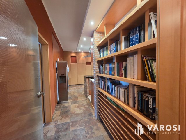 Eladó téglalakás, Győrött 98 M Ft, 3 szobás