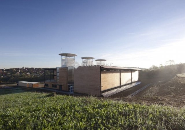 Eladó ipari ingatlan, Komlón 618.75 M Ft / költözzbe.hu