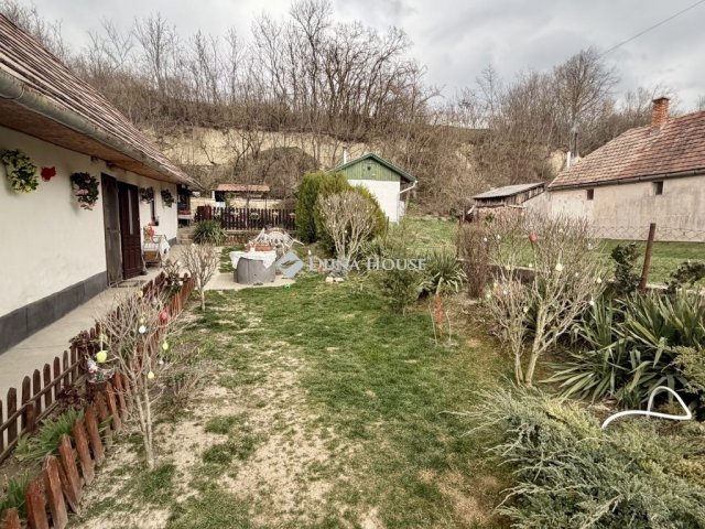 Eladó családi ház, Vértesacsán 38 M Ft, 2 szobás