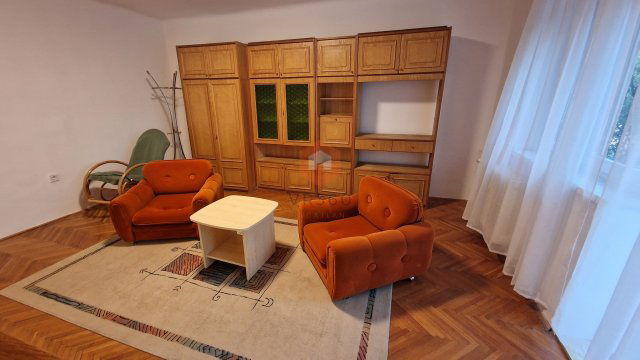 Kiadó téglalakás, albérlet, Pécsett, Athinay utcában, 1 szobás