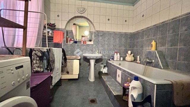 Eladó családi ház, Szombathelyen 49 M Ft, 3+1 szobás