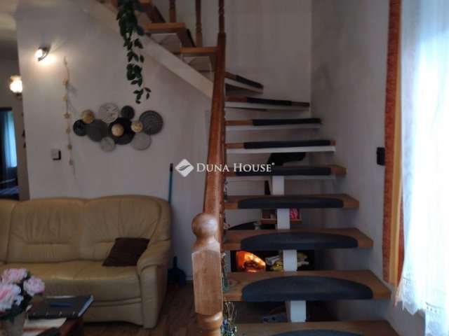 Eladó családi ház, Szentgotthárdon 89.9 M Ft, 8 szobás