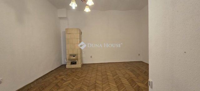 Eladó téglalakás, Budapesten, V. kerületben 59.9 M Ft, 1 szobás