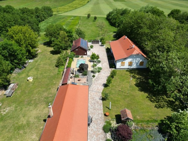 Eladó családi ház, Zalaszentlászlón 230.737 M Ft, 10 szobás