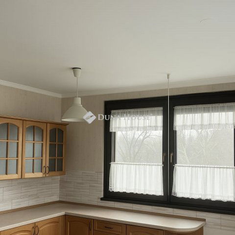 Eladó családi ház, Erdőkertesen 131 M Ft, 4+2 szobás