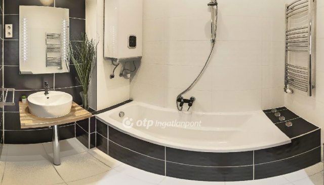 Eladó téglalakás, Budapesten, V. kerületben 135 M Ft, 2 szobás