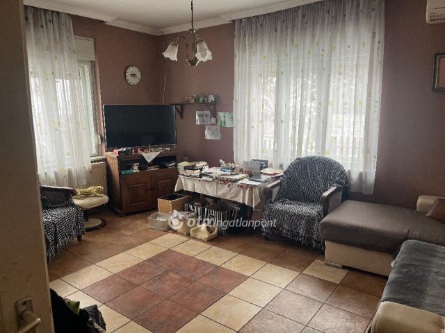 Eladó családi ház, Pécelen 69.5 M Ft, 3 szobás
