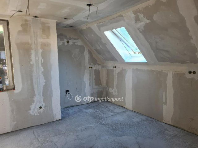 Eladó családi ház, Törökbálinton 170 M Ft, 9 szobás