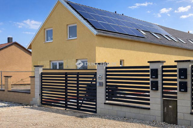 Eladó téglalakás, Szolnokon 74.9 M Ft, 4 szobás