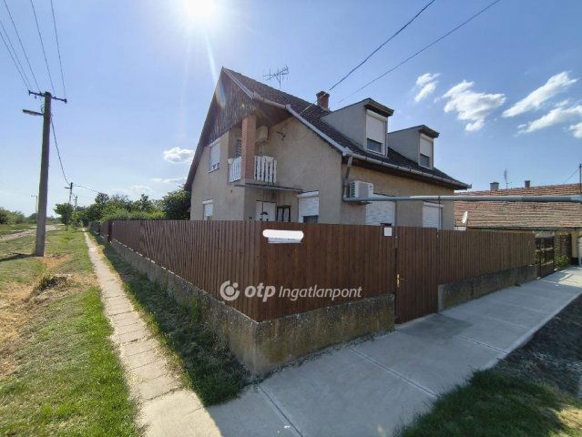 Eladó családi ház, Mezőtúron 26.9 M Ft, 4 szobás