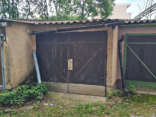 Eladó garázs, Debrecenben, Vásáry István utcában 6.5 M Ft