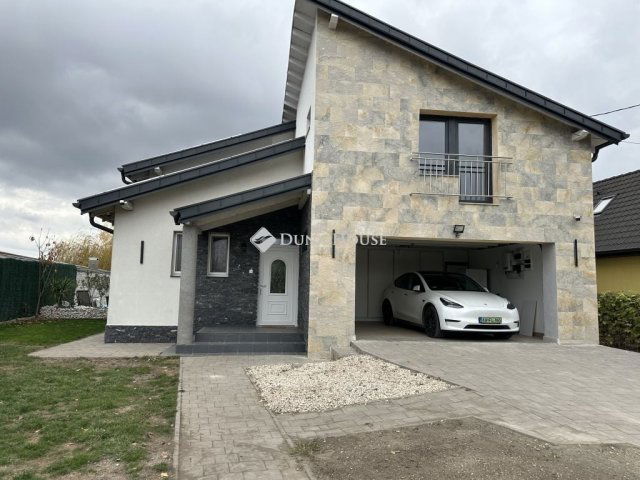 Eladó családi ház, Taksonyon 264.9 M Ft, 4 szobás