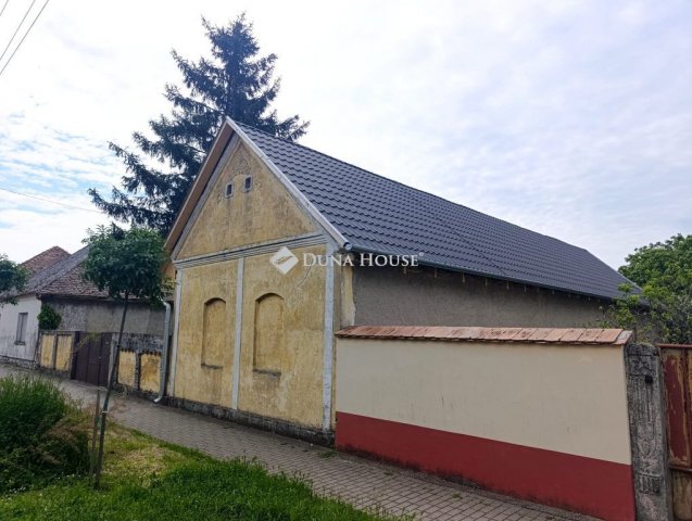 Eladó családi ház, Véménden 10.5 M Ft, 3 szobás