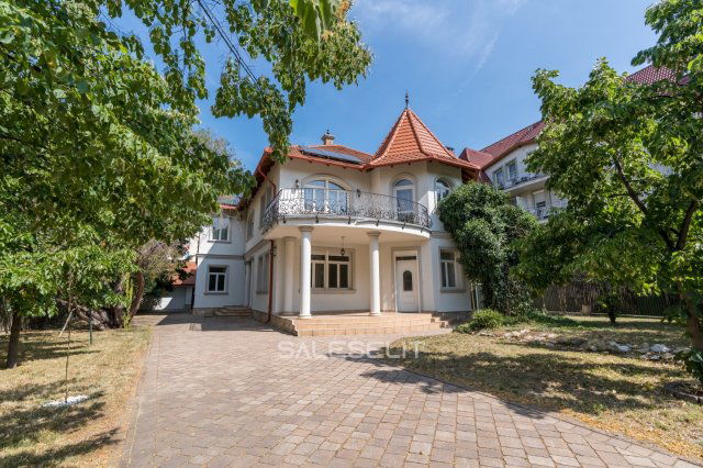 Eladó családi ház, Debrecenben 450 M Ft, 10 szobás