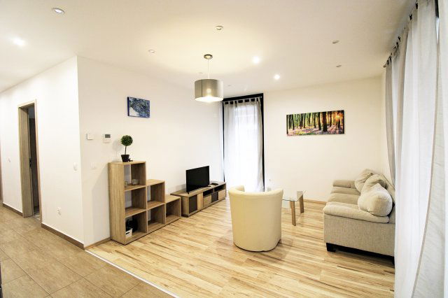 Kiadó téglalakás, albérlet, Debrecenben, Bem téren, 3 szobás