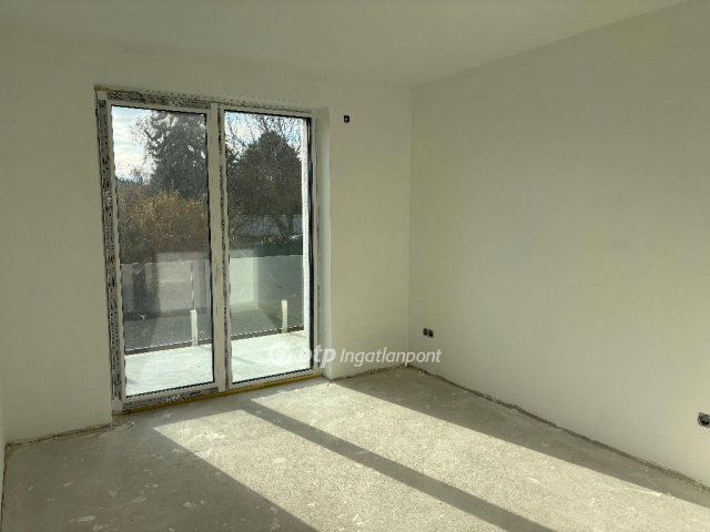 Eladó téglalakás, Balatonakarattyán 131.9 M Ft, 4 szobás