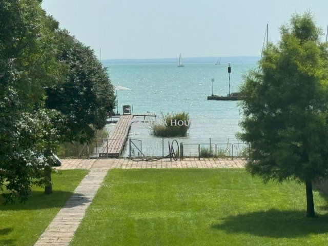 Eladó családi ház, Balatonkenesén 499 M Ft, 3 szobás